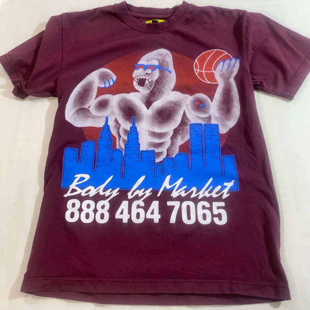 MArket Burgundy Tee with gorilla size Small‎